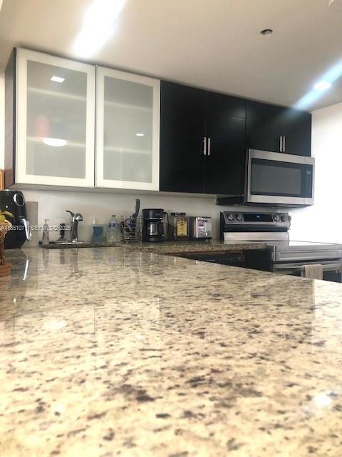 Building Photo - 1470 NE 123rd St