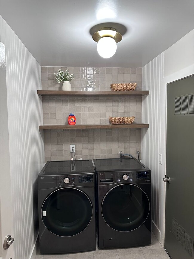 Building Photo - 335 S Grand St