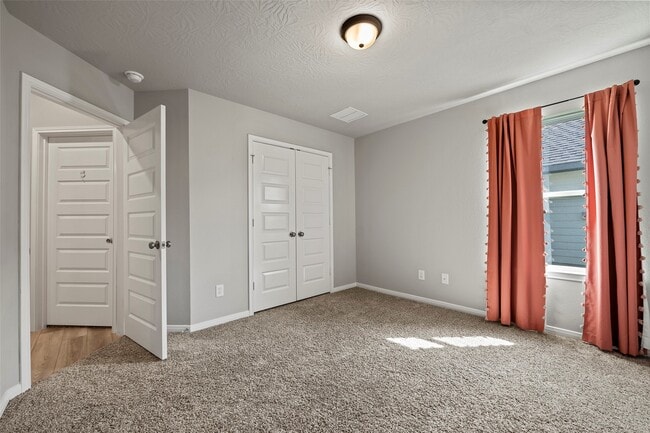 Building Photo - 428 Shoreview Dr