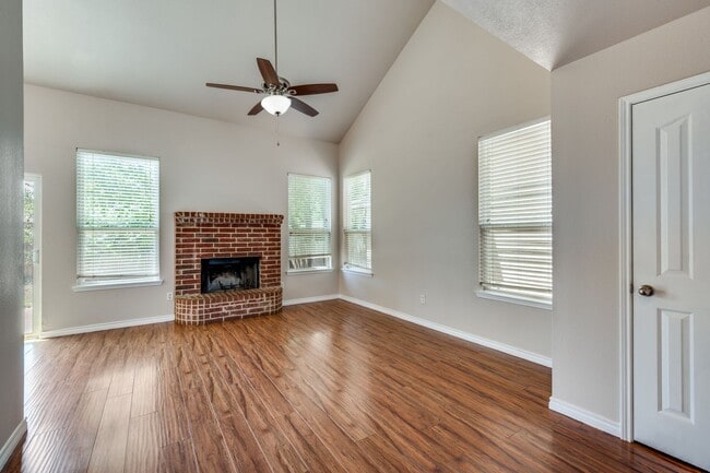 Building Photo - 598 Harbour Town Dr