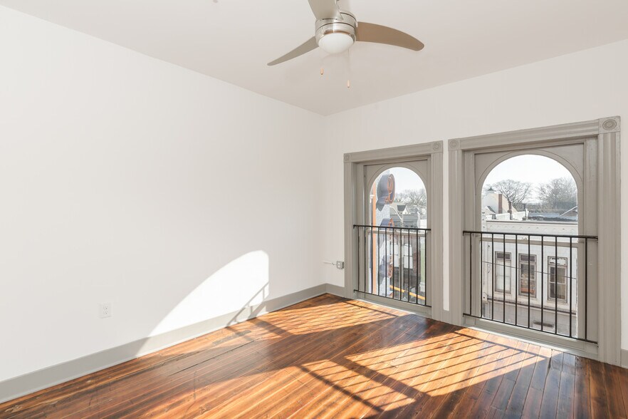 Building Photo - 1209 Hull St