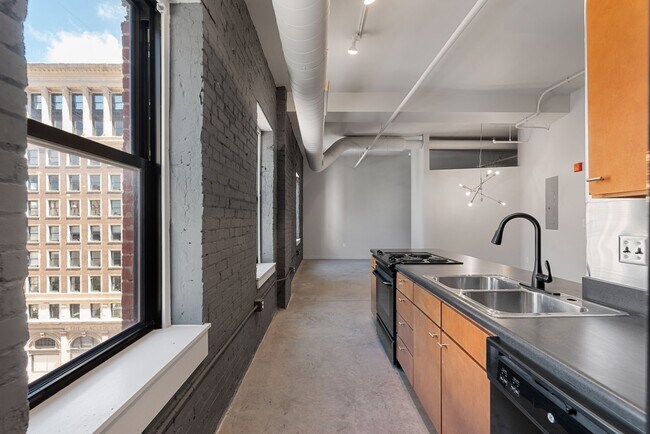 Building Photo - 1006 Olive St