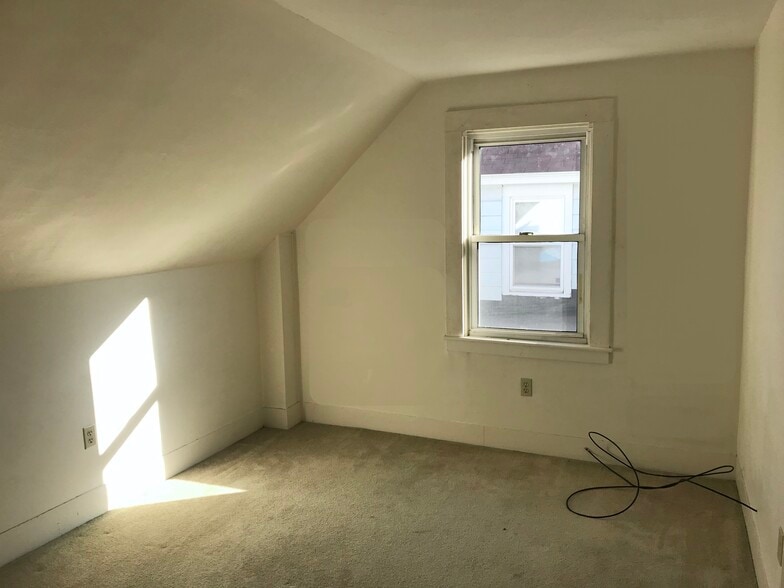 Building Photo - 8 Belmont St