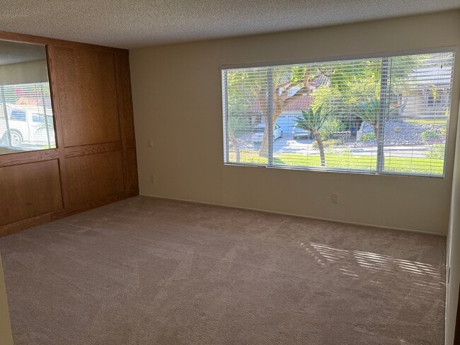 Building Photo - 569 Mundy Terrace