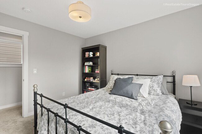 Building Photo - Bright and Modern Home Near Woodstock with...