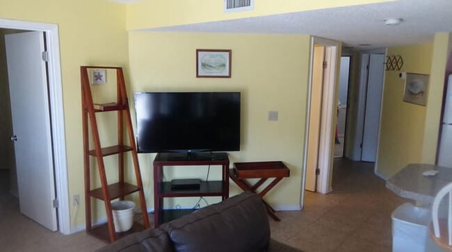 Building Photo - 497 Plantation Rd