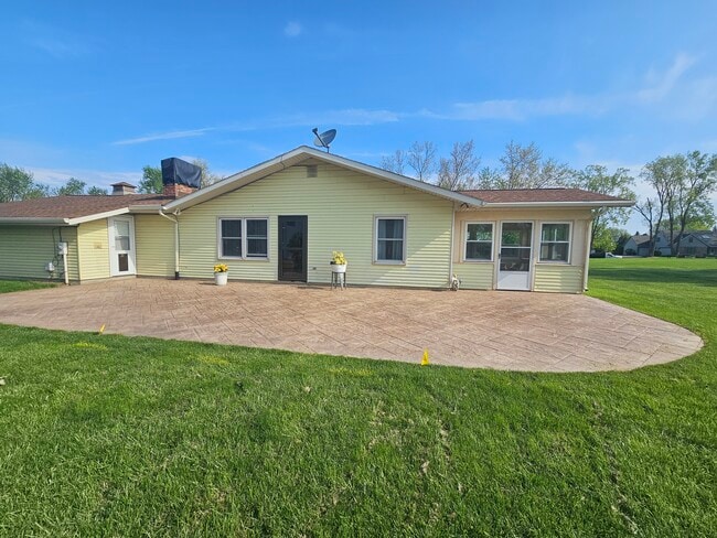 Building Photo - 2907 Greenbriar Dr
