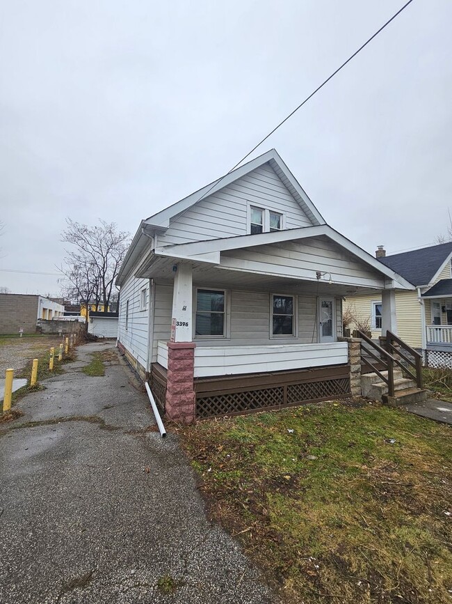 Building Photo - 3394-3396 W 54th St