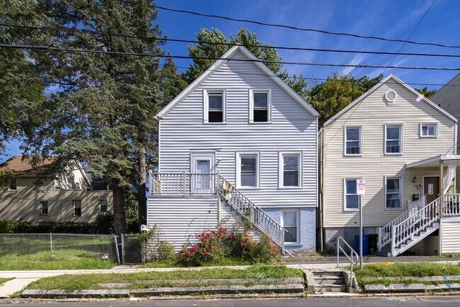 Building Photo - 1130 1st St