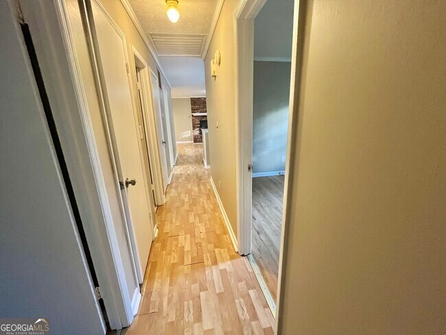 Building Photo - 152 Rountree Rd