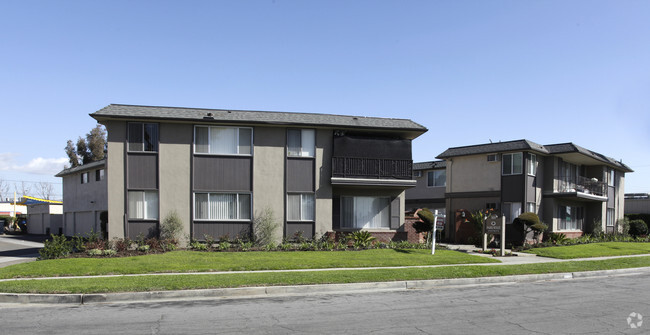 Primary Photo - Park West Apartments