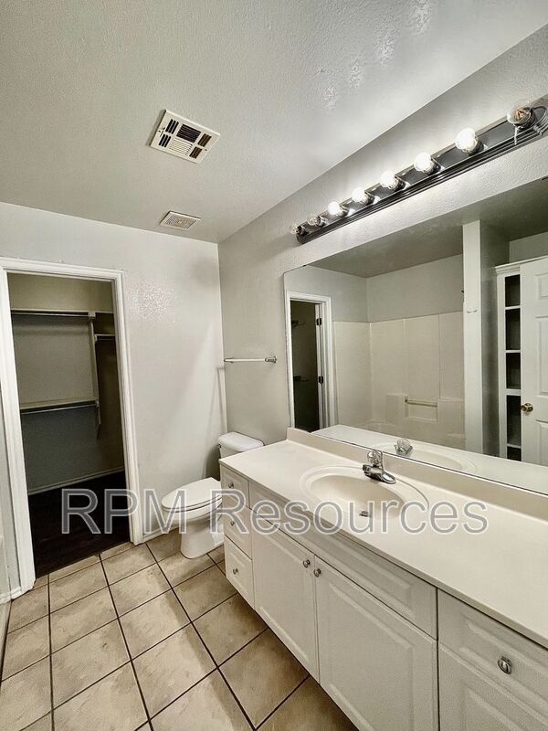 Building Photo - 307 Colony Dr