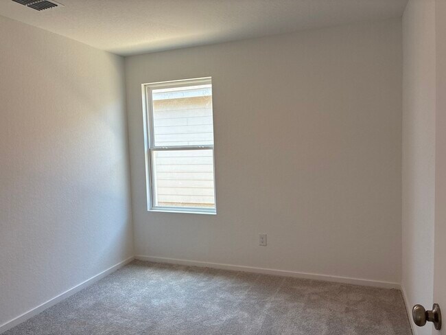 Building Photo - Charming 4 beds 2 baths in San Antonio!