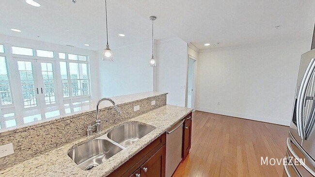 Building Photo - 710 Independence Pl
