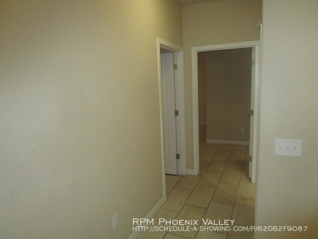 Building Photo - 2525 E Siesta Ln