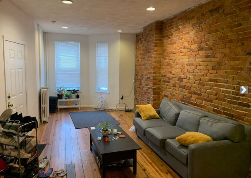 Building Photo - 214 Hemenway St