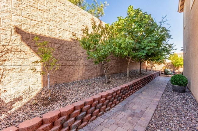 Building Photo - MODERN DESIGNED 4-BED, 3-BATH HOME IN SOUT...