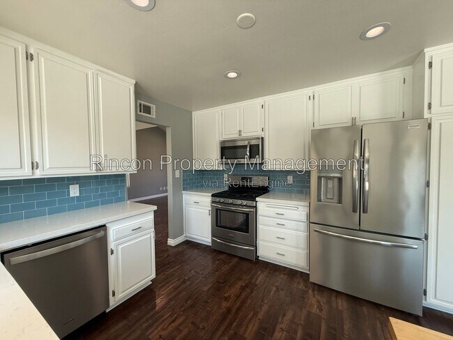 Building Photo - 13106 Knotty Pine St