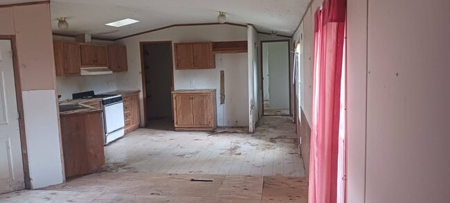 Building Photo - 200 N Pine St