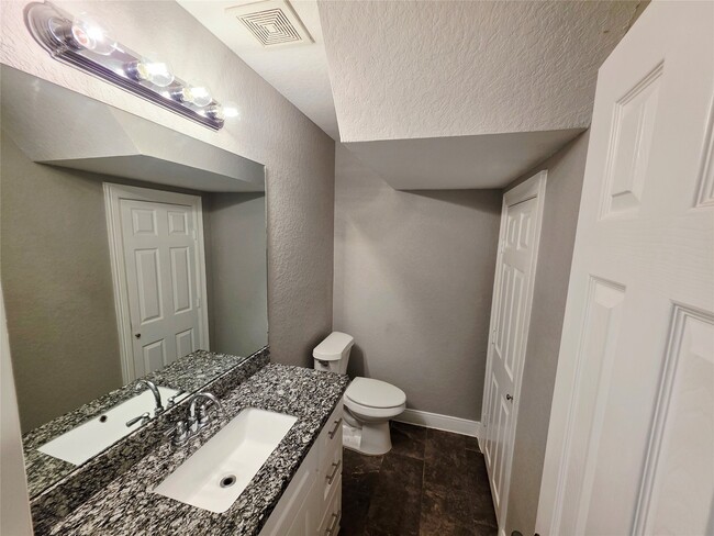 Building Photo - 1053 Willow Oaks Cir