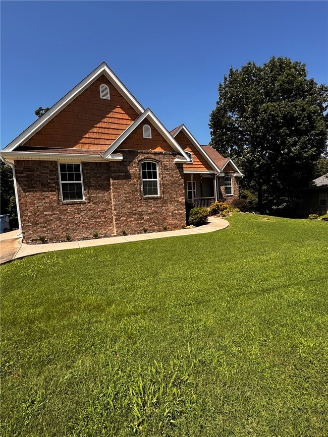 Building Photo - 17 Miller Dr
