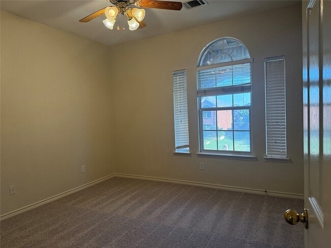 Building Photo - 1438 Kingsley Dr