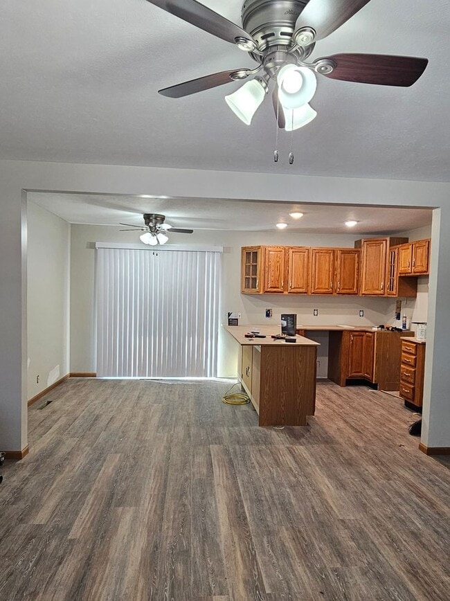 Building Photo - 3 bedroom, 1.5 bath, newly remodeled