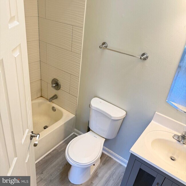 Building Photo - 2423 W Rosecroft Village Cir