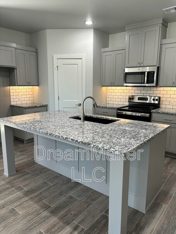 Building Photo - 1024 Varenna Ln