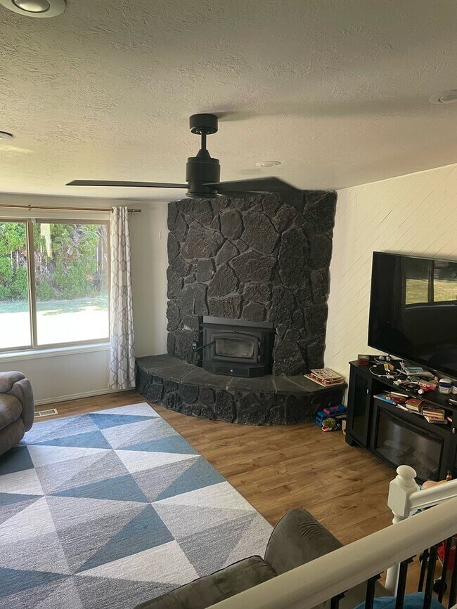 Building Photo - Available August 1st for You!  Beautiful P...