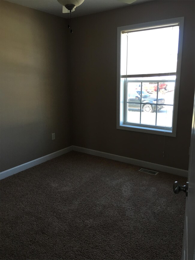 Building Photo - 123 Mesa Dr