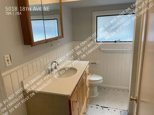 Building Photo - 7 bedroom 2 bath UW House - Free November ...