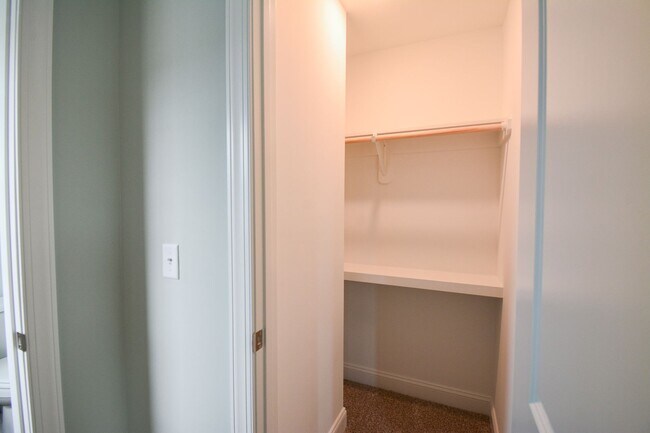 Building Photo - New END UNIT Townhome with Pond View and D...