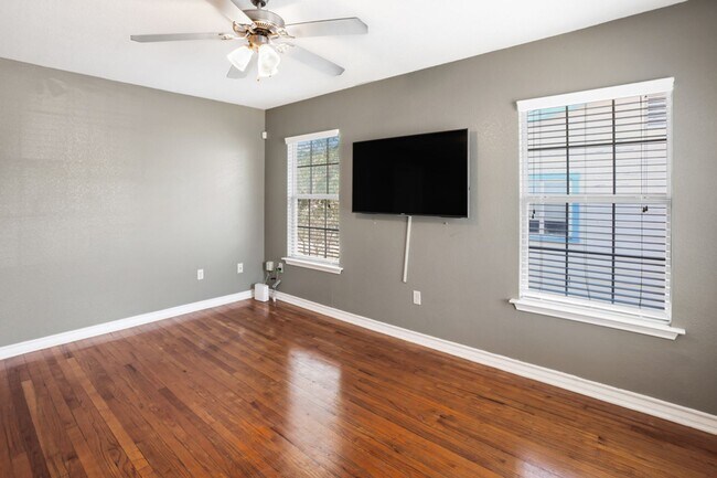 Building Photo - 939 John Page Dr