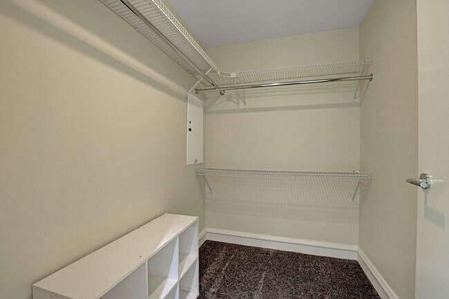 Building Photo - Sky 607-Stunning 2Bd/2Ba Residence