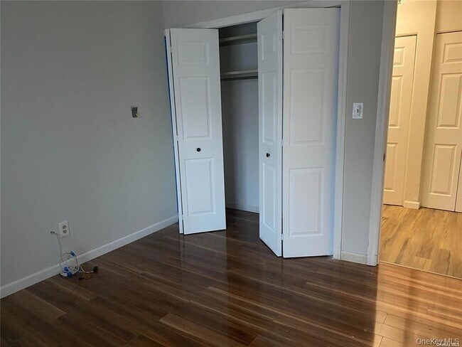 Building Photo - 389 Clubhouse Ct