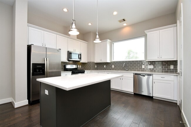 Building Photo - 1146 Wycliffe Dr