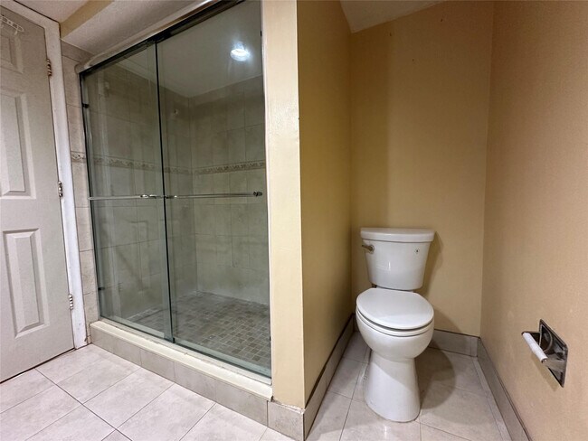 Building Photo - 6630 Racquet Club Dr