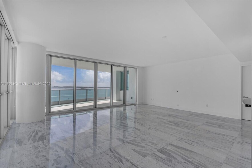 Building Photo - 1331 Brickell Bay Dr