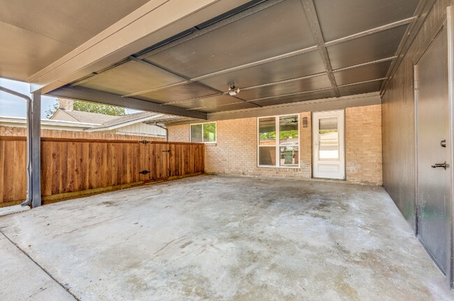 Building Photo - 1233 Mill Valley Dr