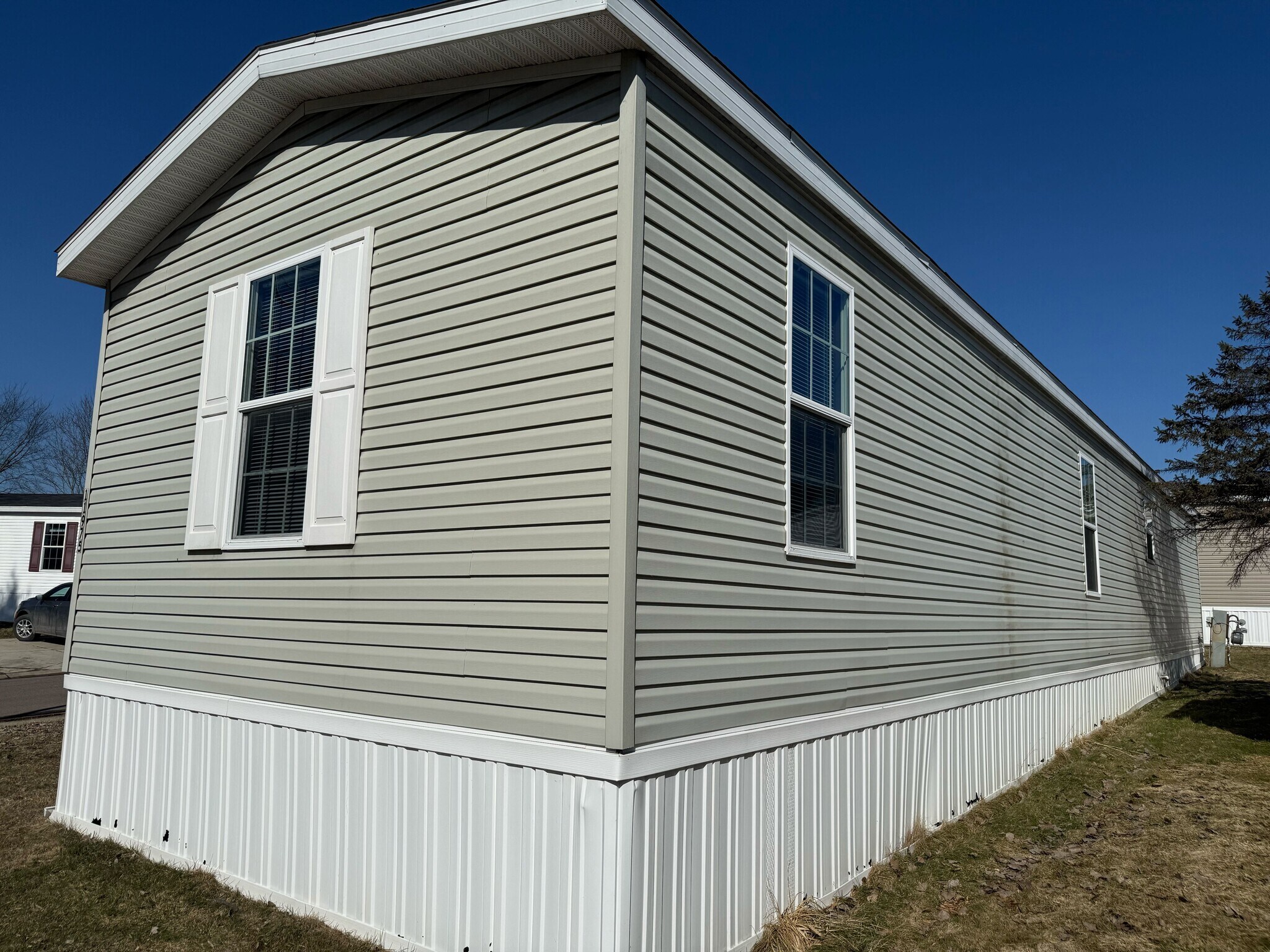 Building Photo - 11975 Creekview Ave