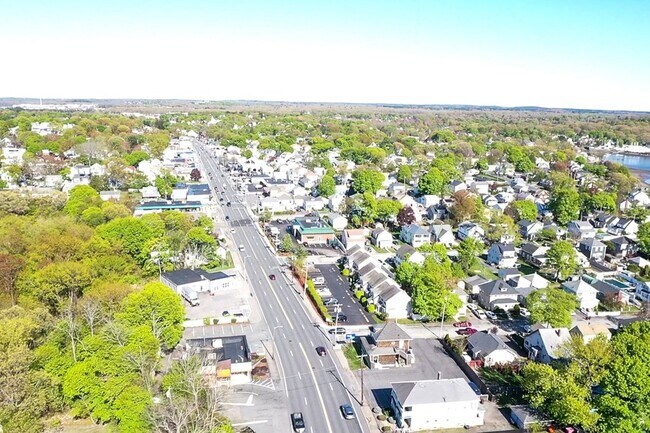 Building Photo - 158 Bridge St