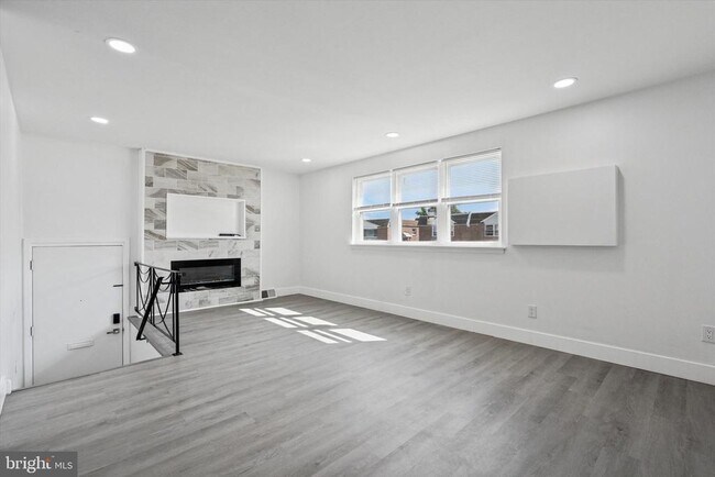 Building Photo - 2155 Benson St