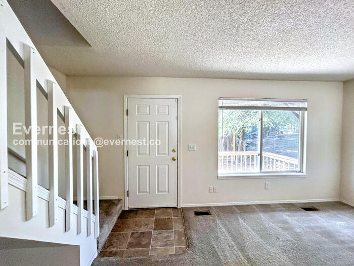 Building Photo - 1985 Mineola Ct