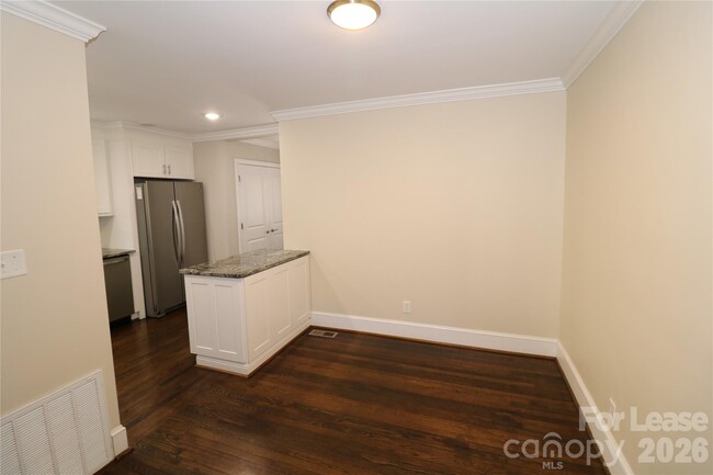 Building Photo - 2227 Celia Ave