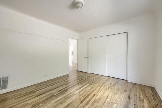 Building Photo - LOCATION!! LOCATION!! Beautiful 1 bedroom, 1 full bath condo in Capitol Hill neighborhood (1-mont...