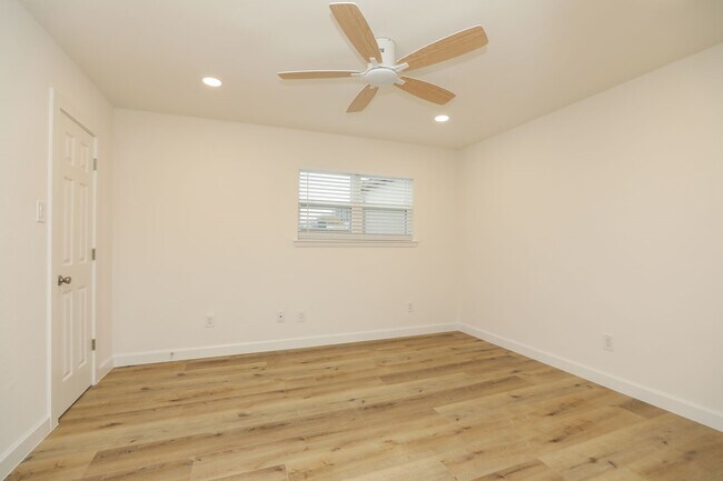 Building Photo - 1115 Augusta Dr