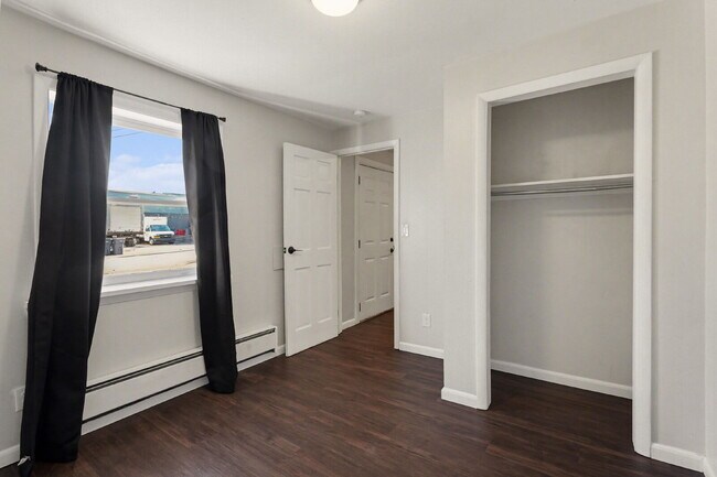 Building Photo - Updated 1 Bedroom Rental Close To Downtown $850/month