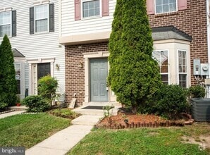 Building Photo - 3 Bedrooms 3 Bathrooms