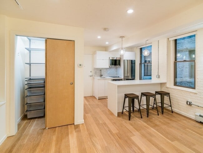 Building Photo - 1060 Beacon St